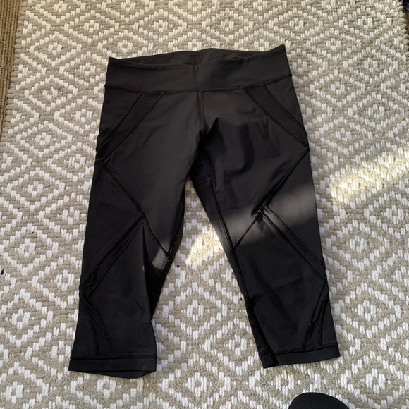 lululemon athletica Pants - Lululemon Mesh Cropped Leggings